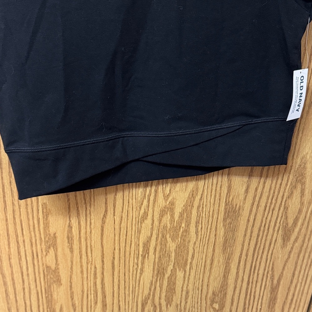 Old Navy Black Short Sleeve Cropped Tee - Picture 2 of 6